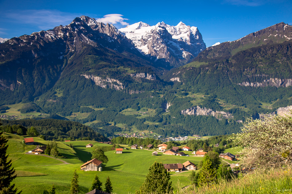 Hasliberg Meiringen Alpental Sommer Wellhorn Wetterhorn Berner Oberland Schweiz Jan Geerk
