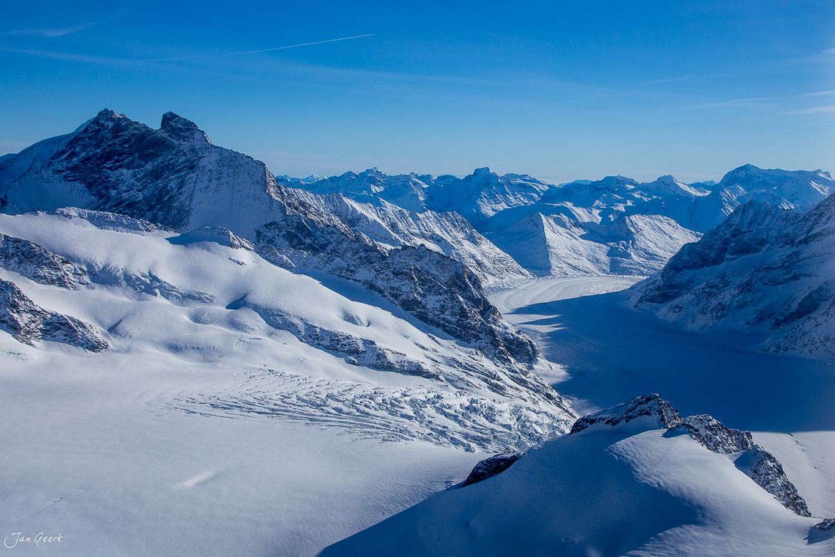 Schneebedeckte Berglandschaft Berner Oberland Helikopteraufnahme Winterstimmung Alpen Schweiz Jan Geerk Fotograf Basel