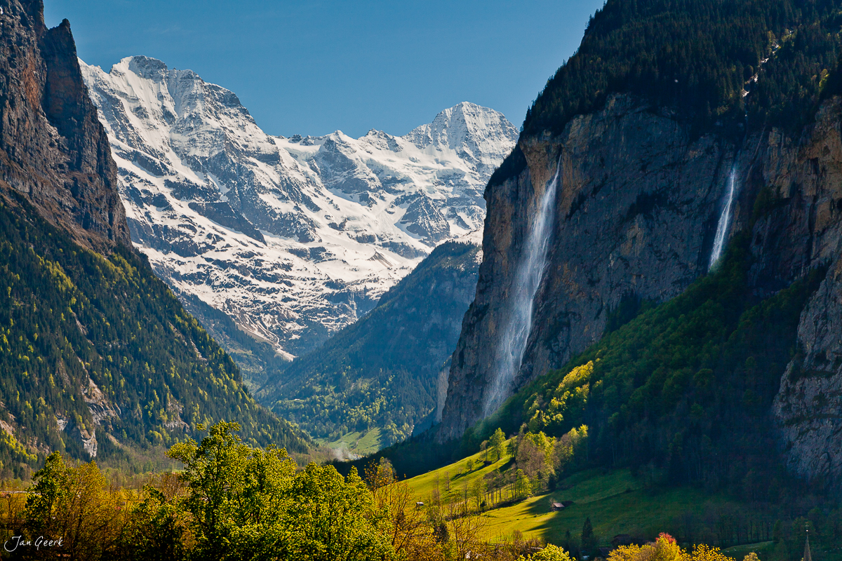 Lauterbrunnen Tal Wasserfälle Schneeberge Frühling Berner Oberland Schweiz – Jan Geerk Fotograf Basel