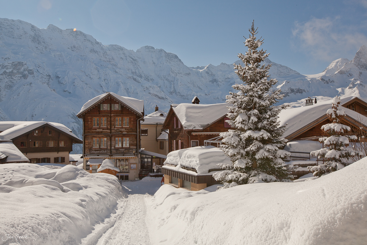 Mürren Winterdorf Schnee Alpenchalet Berner Oberland Schweiz Jan Geerk Fotograf Basel