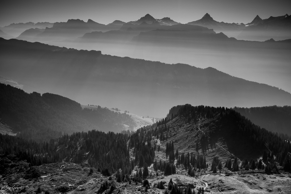 Niederhorn Bergkette Schichtaufnahme Morgenlicht Berner Oberland Schweiz Jan Geerk Fotograf Basel