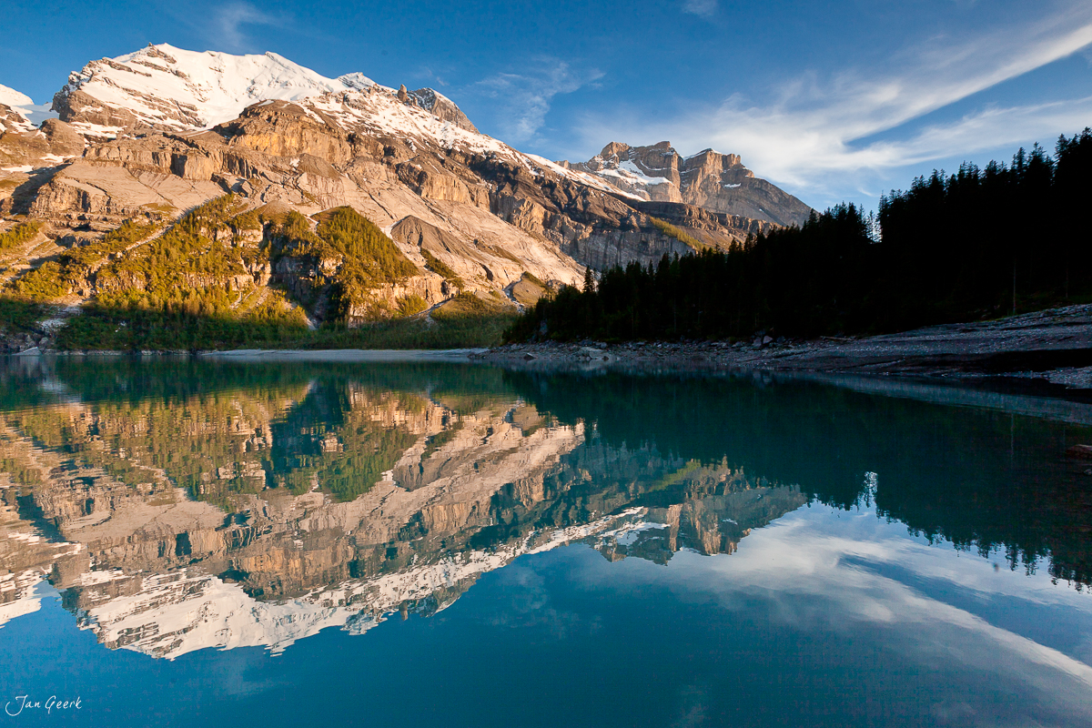Oeschinensee Spiegelung Berge Sommer Kandersteg Berner Oberland Schweiz Jan Geerk Fotograf Basel