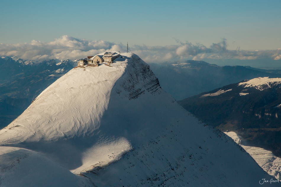 Berghotel auf schneebedecktem Gipfel der Kleinen Scheidegg im Berner Oberland Schweiz Jan Geerk Fotograf Basel
