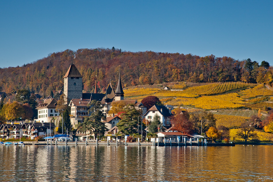 Schloss Spiez Herbst Uferpromenade Thunersee Berner Oberland Schweiz Jan Geerk Fotograf Basel