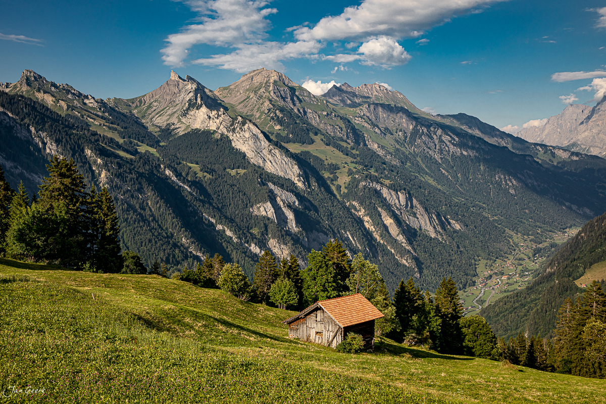 Berghütte Sulwald Isenfluh Sommersicht Berner Oberland Schweiz Jan Geerk Fotograf Basel