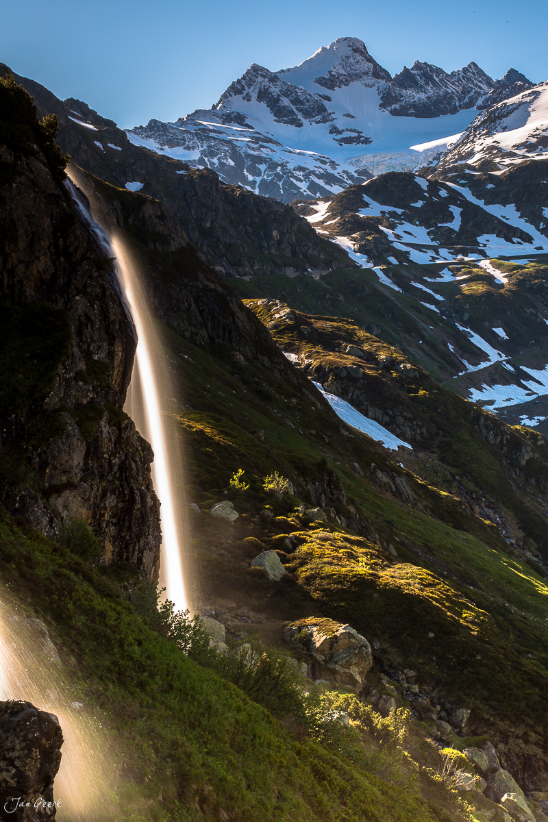 Sturzbach Steingletscher Sustenpass Sommerlicht Berner Oberland Schweiz Jan Geerk Fotograf