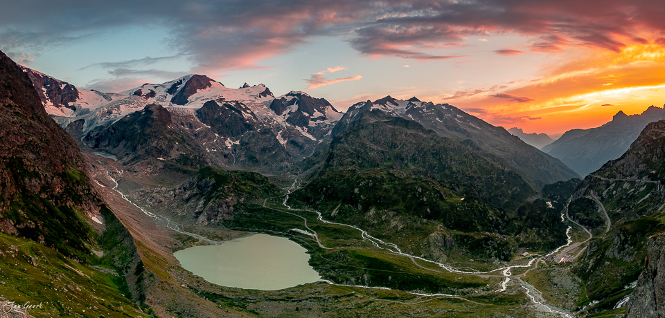 Steinsee und Steingletscher am Sustenpass mit Alpengipfeln bei Sonnenuntergang Sommer Schweiz Jan Geerk Fotograf Basel