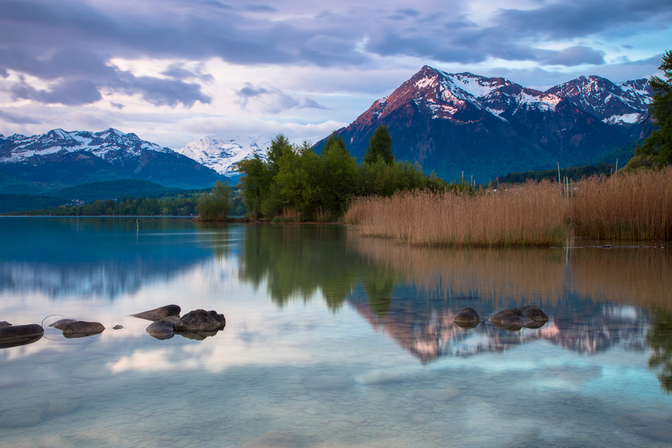 Thunersee Niesen Thun Gwatt Spiegelung Blaue Stunde Berner Oberland Schweiz – Jan Geerk Fotograf Basel