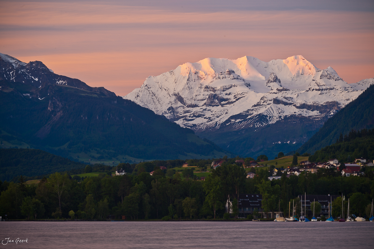 Thunersee Alpenpanorama Sonnenaufgang Berner Oberland Schweiz Jan Geerk Fotograf Basel