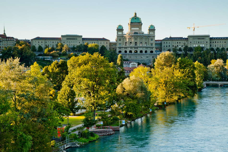 Bundeshaus Bern Herbst Aare Fluss Berner Oberland Schweiz Jan Geerk Fotograf Basel