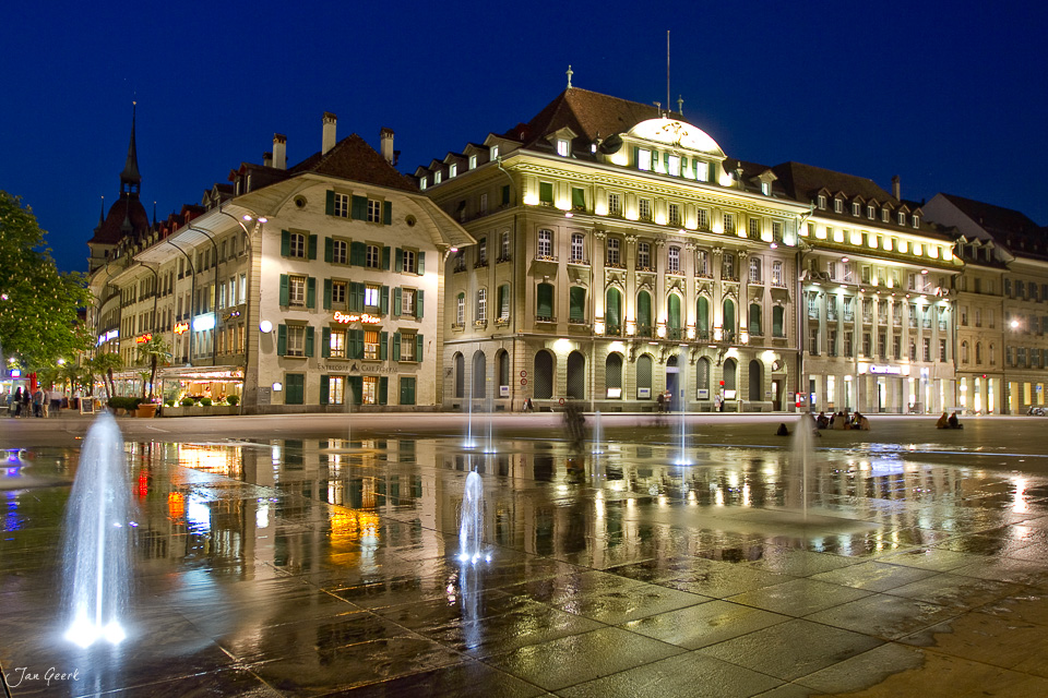 Bärenplatz Bern Rathaus Blaue Stunde Nachtaufnahme Berner Oberland Schweiz Jan Geerk Fotograf Basel