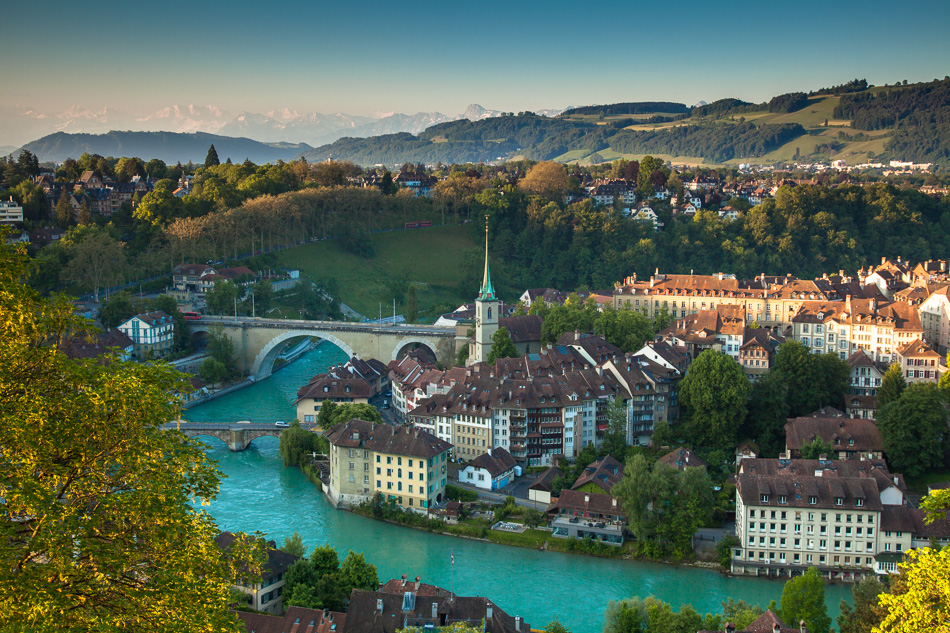 Aareschlaufe Bern Altstadt mit Nydeggbrücke Herbst Berner Oberland Schweiz Jan Geerk Fotograf Basel