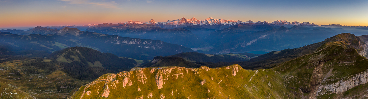 Panoramablick vom Gemmenalphorn über Herbstlandschaft zu Eiger Jungfrau Mönch Schweiz Jan Geerk Fotograf Basel