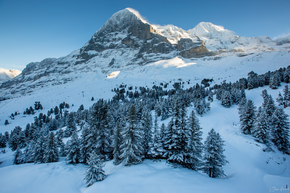 Schneebedeckte Berglandschaft mit Eiger und Jungfrau bei Kleine Scheidegg, winterliche Alpenlandschaft in der Schweiz – Jan Geerk Fotograf Basel