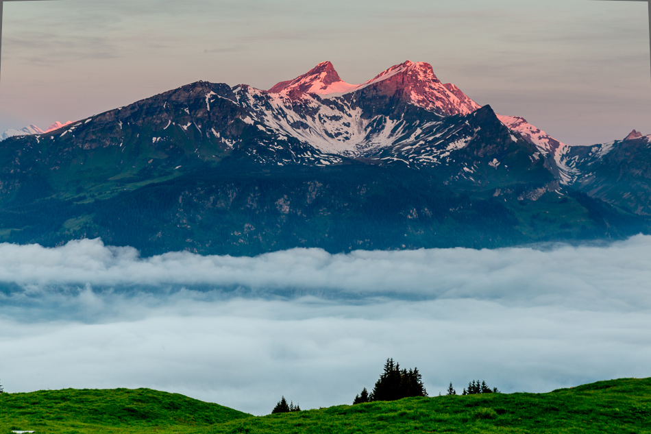 Wellhorn und Wetterhorn bei Meiringen Hasliberg Sonnenaufgang Berner Oberland Schweiz Jan Geerk