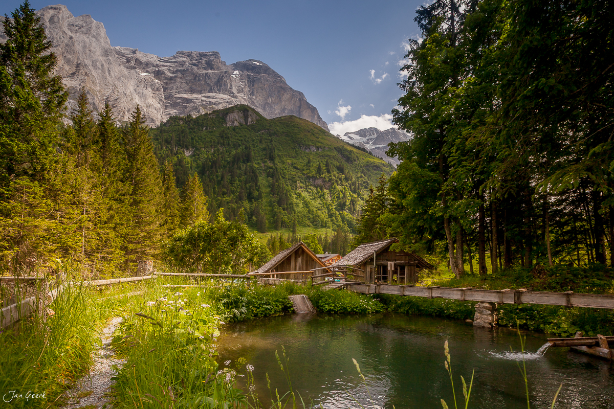 Alpgebäude Rosenlaui Gletscherschlucht Sommerliches Alpental Berner Oberland Schweiz