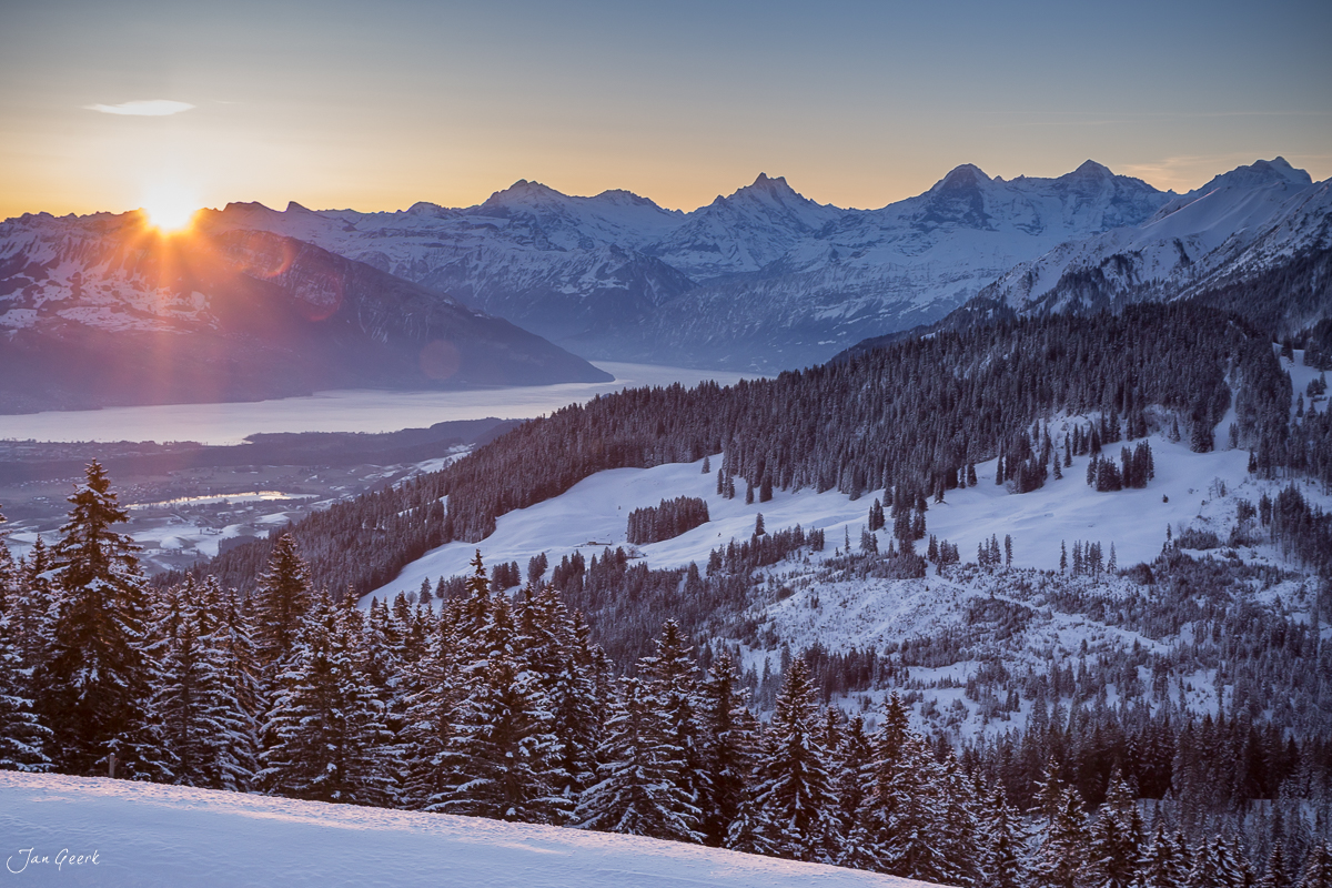Schneebedeckte Alpenlandschaft Sonnenaufgang Berge See Berner Oberland Schweiz Jan Geerk Fotograf Basel