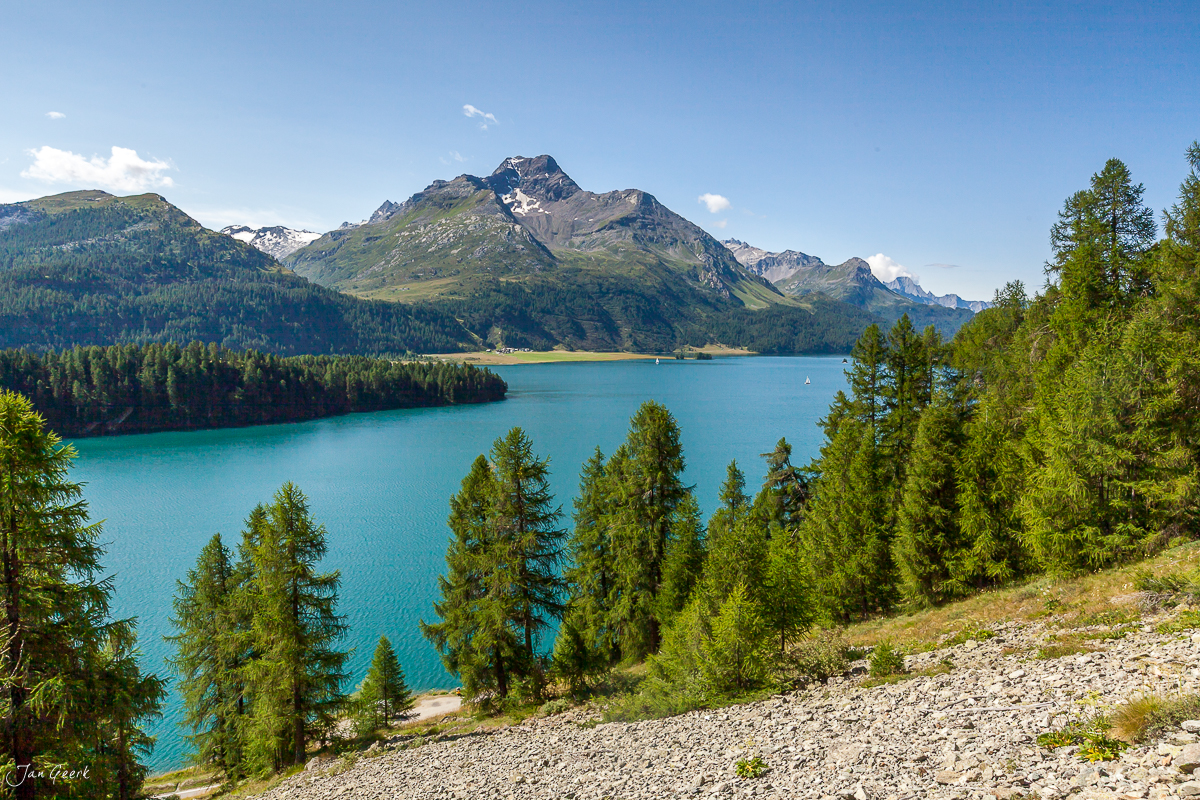Silsersee mit türkisblauem Wasser Berge Engadin Sommer Graubünden Schweiz Jan Geerk
