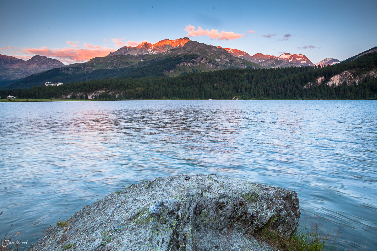 Silsersee mit Alpengipfel bei Sonnenaufgang Engadin Graubünden Schweiz Jan Geerk Fotograf Basel
