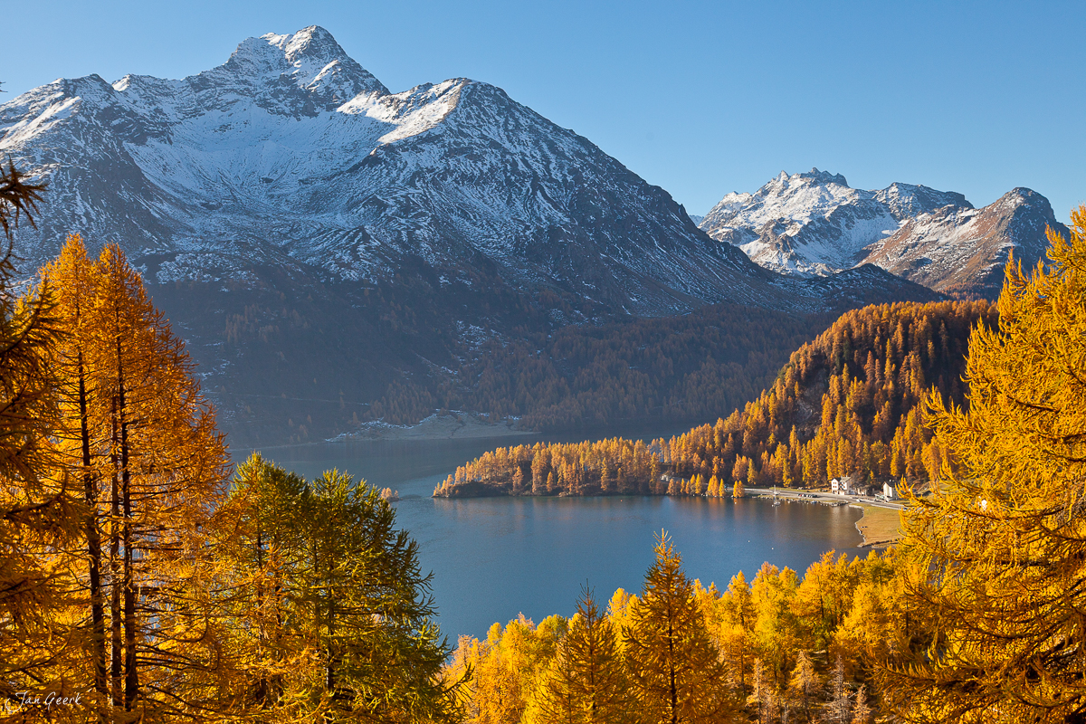 Bergsee mit schneebedeckten Gipfeln Herbst Engadin Graubünden Schweiz Jan Geerk Fotograf