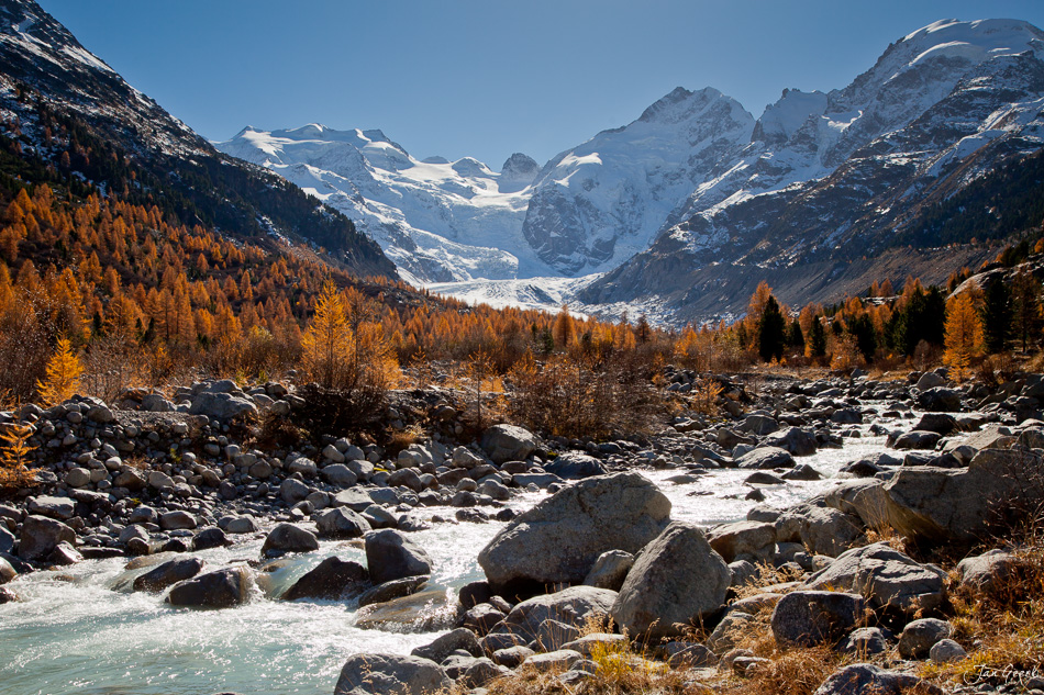 Bergfluss Herbstlandschaft Engadin Graubünden Schneeberge Schweiz Jan Geerk Fotograf Basel