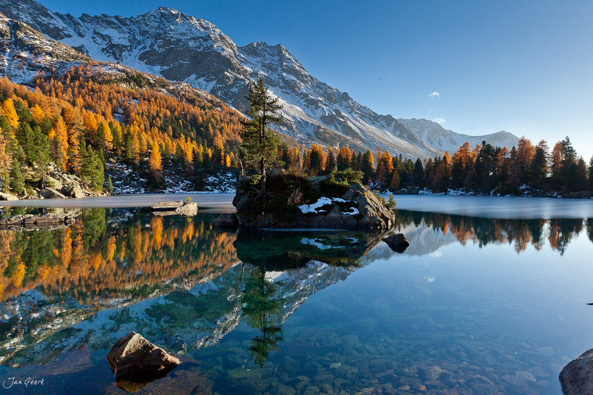 Lago di Saoseo Herbst Lärchen Bergsee Engadin Graubünden Schweiz Jan Geerk