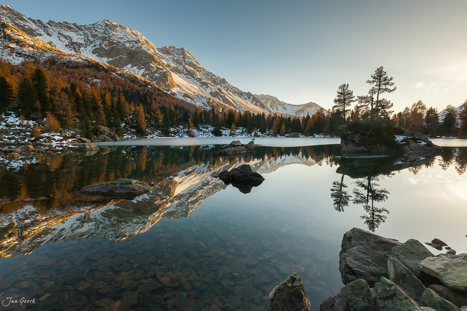 Lago di Saoseo Herbst Spiegelung Engadin Graubünden Schweiz Jan Geerk Fotograf Basel