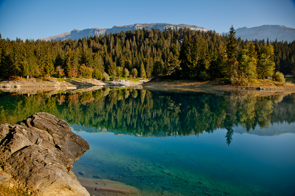 Caumasee Flims Spiegelung Herbst Graubünden Schweiz – Jan Geerk Fotograf Basel