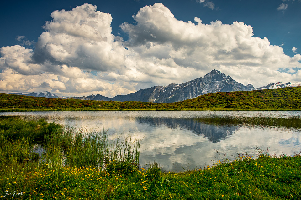 Pascuminersee mit Piz Beverin Spiegelung Sommerlandschaft Graubünden Schweiz – Jan Geerk Fotograf Basel