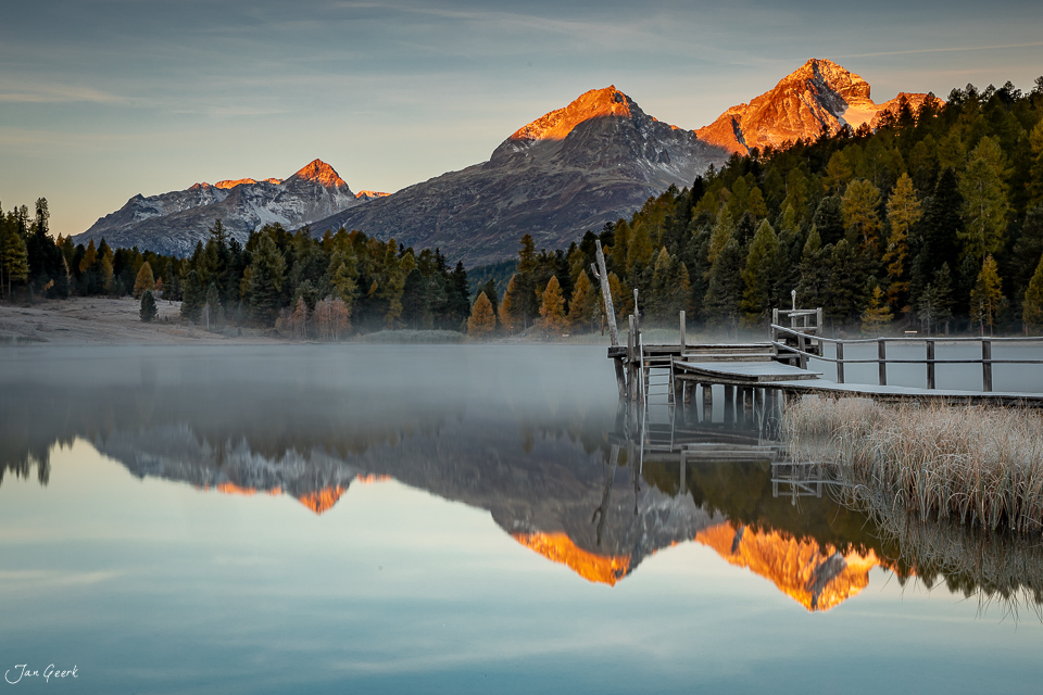 Stazersee bei Sonnenaufgang mit schneebedeckten Bergen, Herbststimmung Engadin Schweiz – Jan Geerk Fotograf Basel