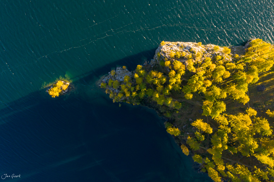 Gelbe Flechten auf Felsen am Silsersee Engadin Graubünden Schweiz – Jan Geerk Fotograf Basel