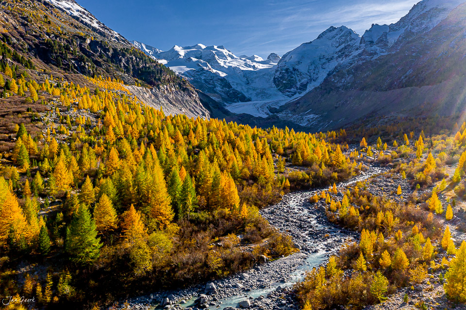 Herbstlandschaft mit goldenem Lärchenwald am Morteratsch Graubünden Schweiz Jan Geerk Fotograf Basel