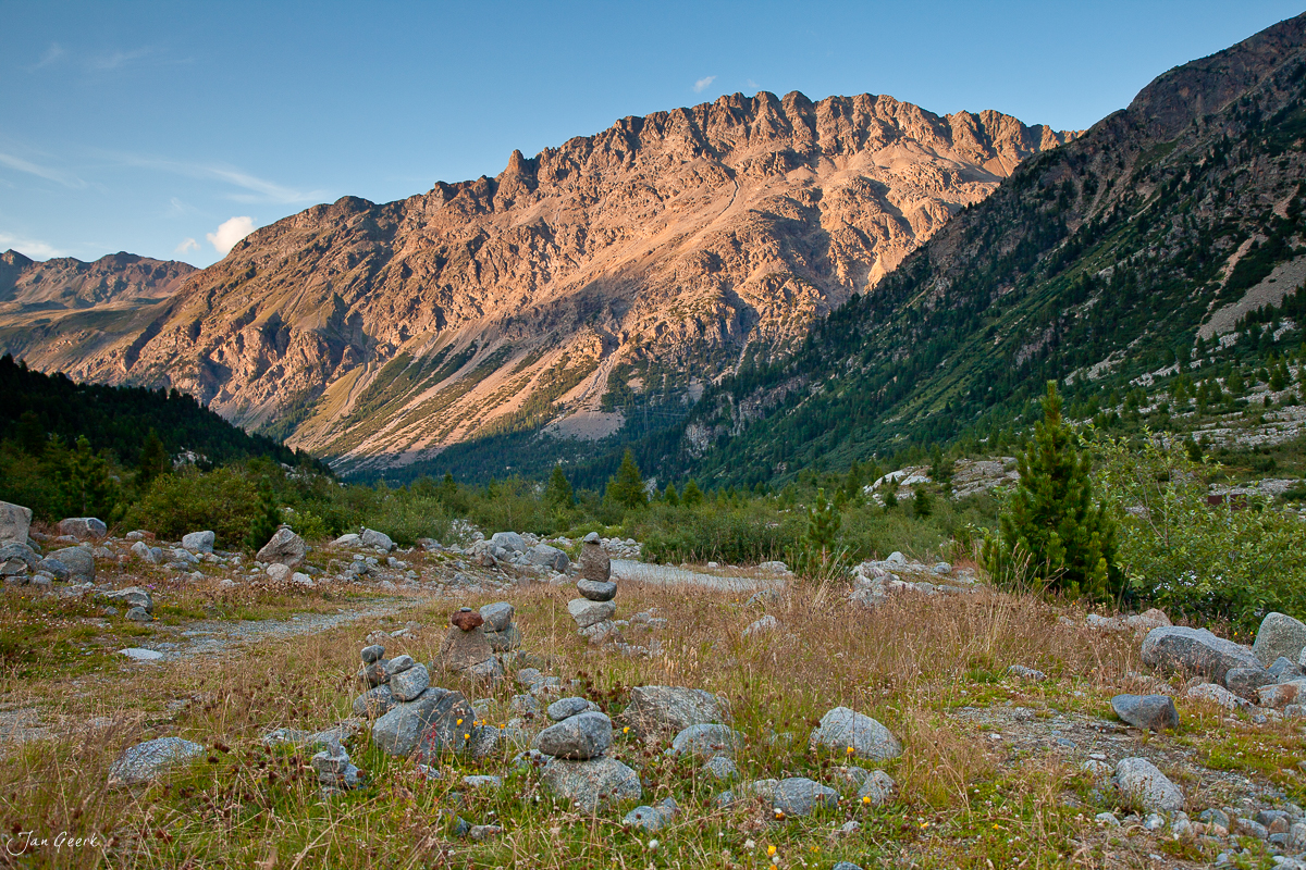 Alpental Berglandschaft Sonnenlicht Graubünden Schweiz – Jan Geerk Fotograf Basel