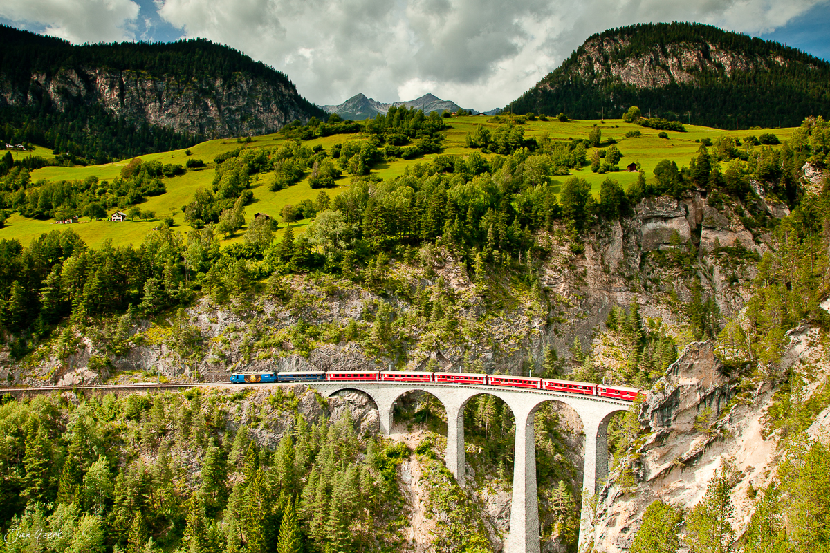 Landwasser Viadukt RhB Rhätische Bahn Sommer Albulatal Graubünden Schweiz – Jan Geerk Fotograf Basel