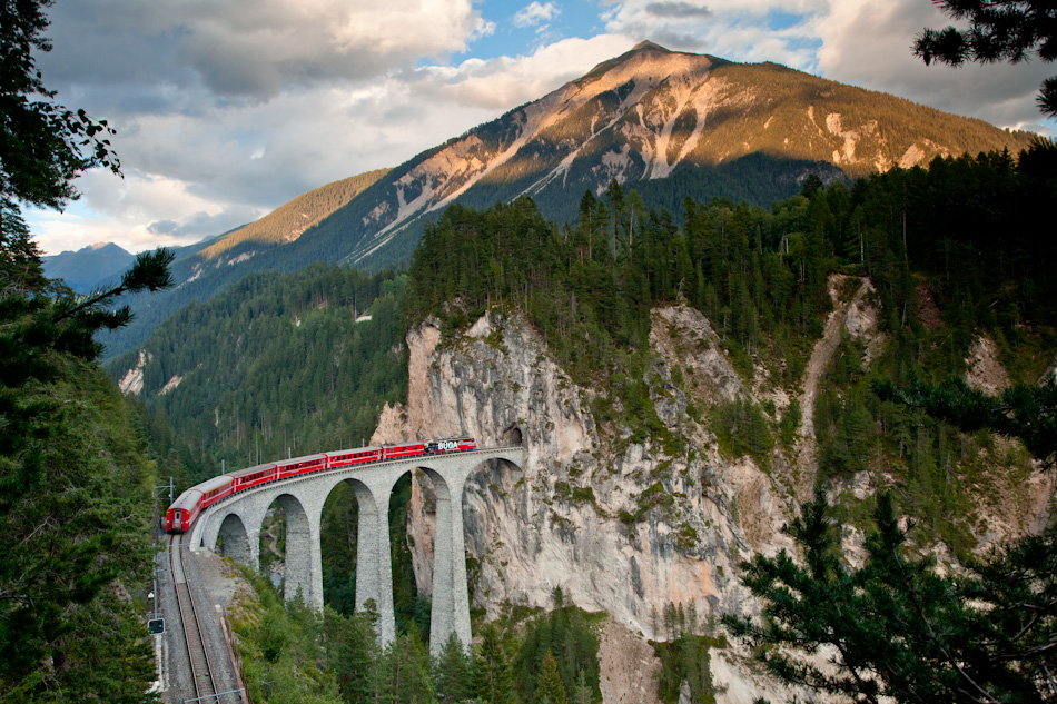 Landwasser Viadukt Güterzug Albula Berge Graubünden Schweiz – Jan Geerk Fotograf Basel