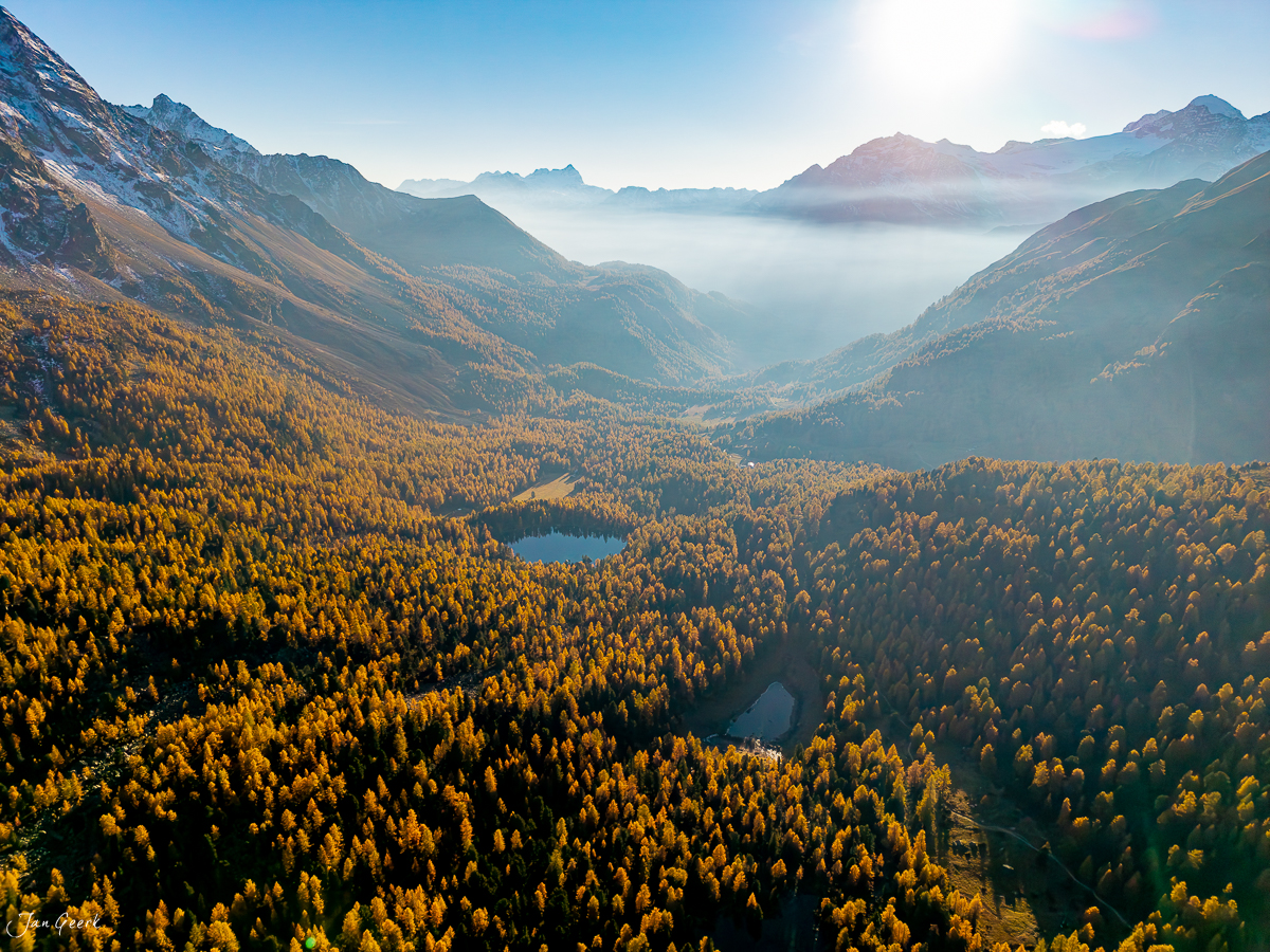 Herbstliche Lärchenwälder und Bergseen im Lago di Saoseo, Graubünden Schweiz – Jan Geerk Fotograf Basel
