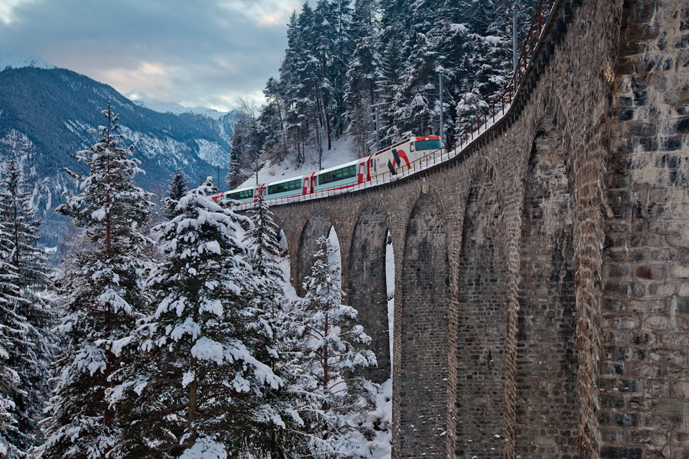 Glacier Express Landwasser Viadukt Schnee Winter Graubünden Schweiz – Jan Geerk Fotograf Basel