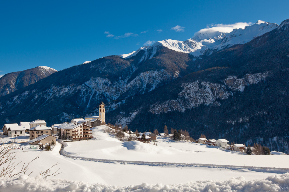 Filisur Lenzerheide Winterlandschaft mit Kirche schneebedeckt Graubünden Schweiz – Jan Geerk Fotograf Basel