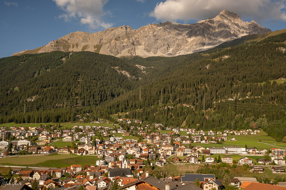 Savognin Dorfansicht Sommer Graubünden Alpen Schweiz Jan Geerk Fotograf Basel