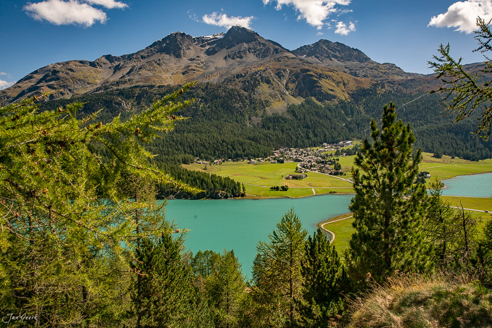 Türkisblaues Stausee Champfèrsee mit Bergpanorama im Sommer, Silvaplana Engadin Graubünden Schweiz – Jan Geerk Fotograf Basel