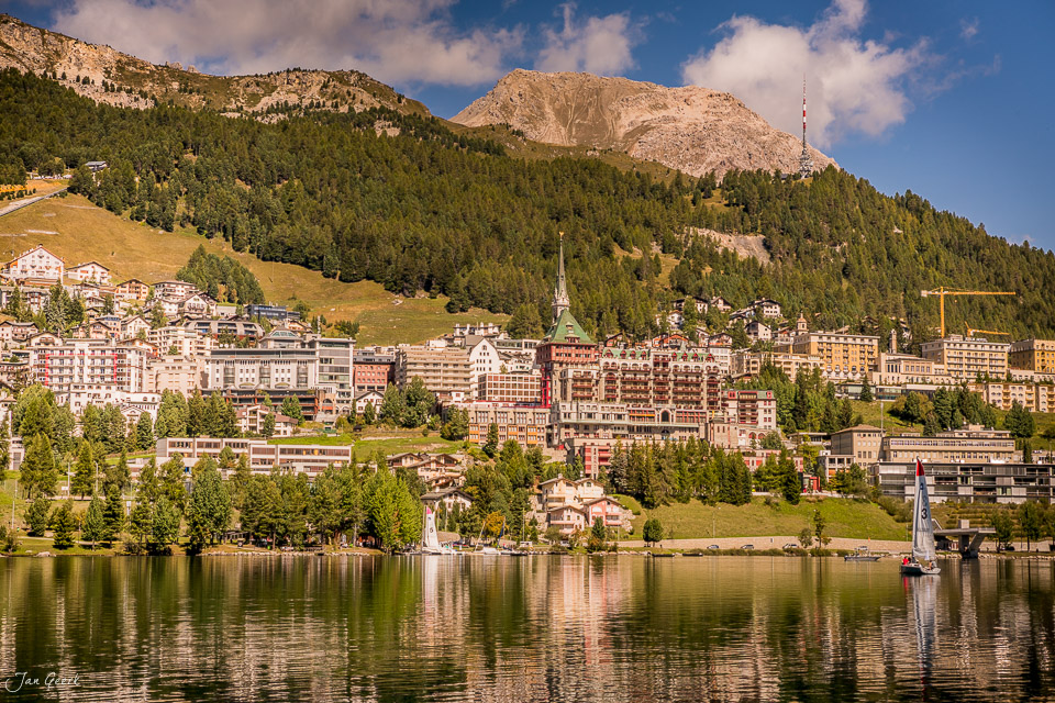 St. Moritz Seeufer mit Alpenpanorama, Sommerlichtstimmung in Graubünden Schweiz – Jan Geerk Fotograf Basel