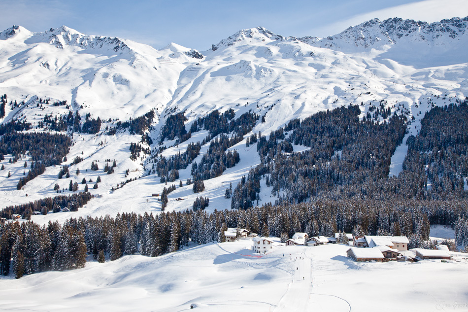 Schneebedeckte Bergdörfer Graubünden Winterlandschaft Alpenregion Schweiz Jan Geerk Fotograf Basel
