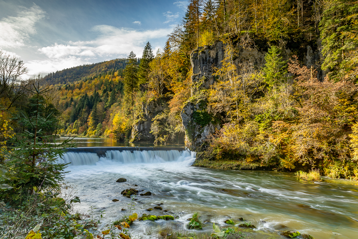 Wasserfall an der Doubs im Herbst, Jura, Schweiz – Jan Geerk Fotograf Basel
