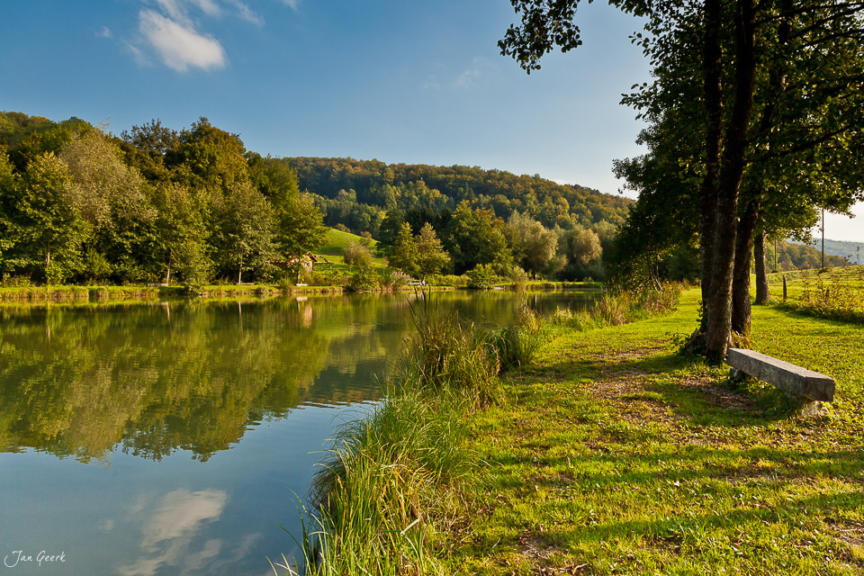 Flusslandschaft mit alter Eiche am Ufer bei Châtillon Soyhières Jura Schweiz – Jan Geerk Fotograf Basel
