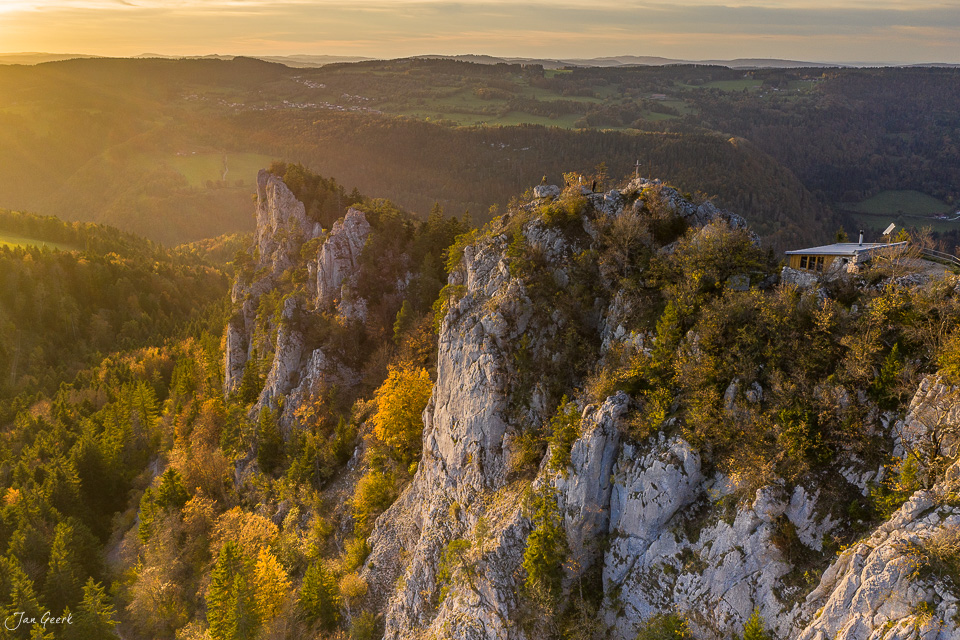 Felsenformationen Theusseret Herbstwald Kantlicht Jura Schweiz – Jan Geerk Fotograf Basel