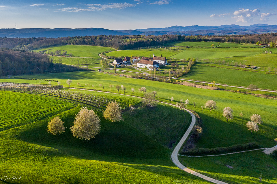 Luftaufnahme Arisdorf Frühjahr Grünland Baselland Schweiz Jan Geerk Fotograf Basel
