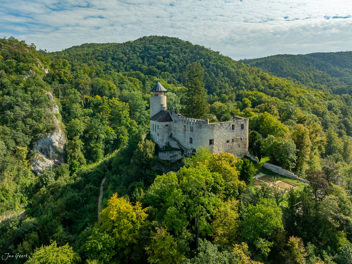 Luftaufnahme Ermitage Schloss Arlesheim von Drohne fotografiert Sommerlichtstimmung Baselland Schweiz Jan Geerk Fotograf Basel