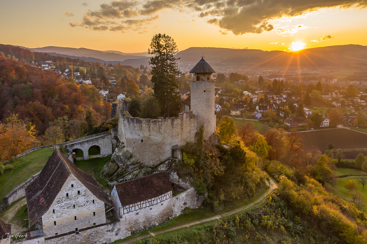 Schloss Reichenstein Herbst Sonnenuntergang Baselland Schweiz – Jan Geerk Fotograf Basel