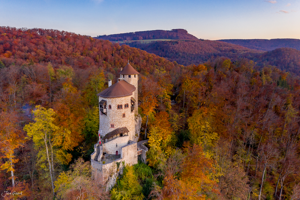 Schloss Reichenstein Herbst Wald Luftaufnahme Baselland Schweiz Jan Geerk Fotograf Basel