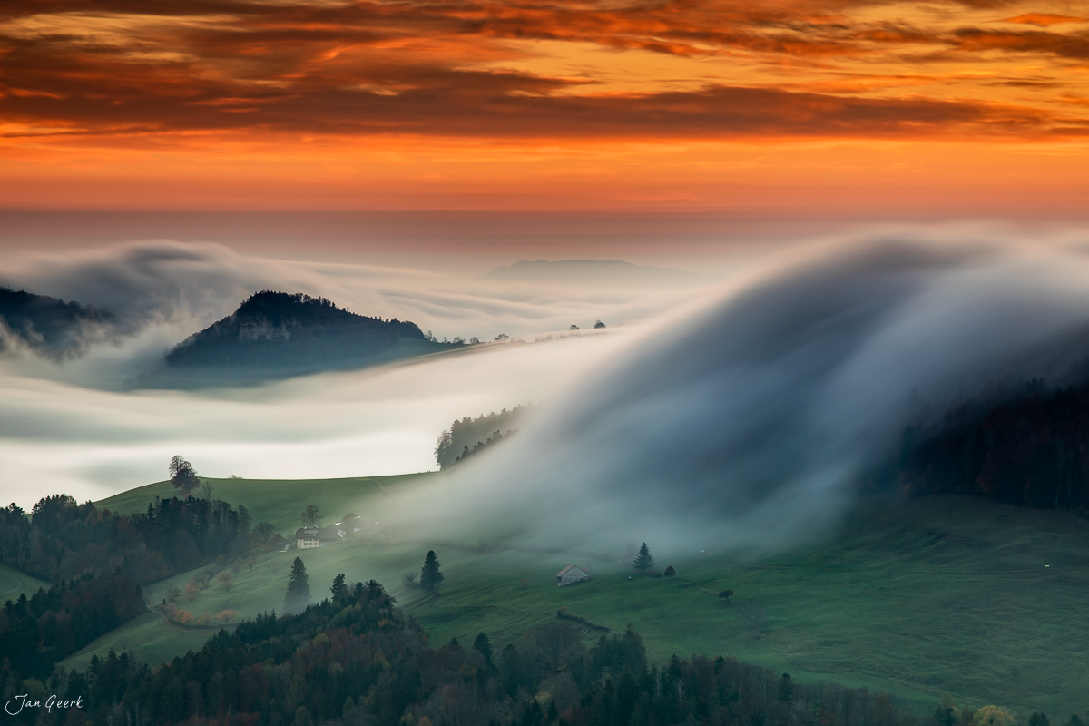 Nebelmeer über Berglandschaft bei Sonnenaufgang, Appenzeller Alpen, Nordwestschweiz – Jan Geerk Fotograf Basel